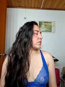 Snapshot of Emi_chik chatting on 06-19-26, 05:45 Emi chik online show from 06-19-26, 05:45