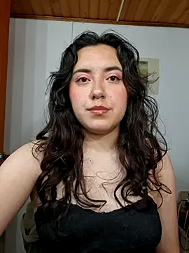 Snapshot of Emi_chik chatting on 07-02-26, 04:40 Emi chik online show from 07-02-26, 04:40