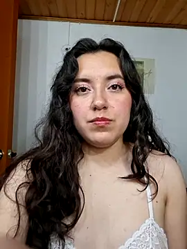 Snapshot of Emi_chik chatting on 07-05-26, 07:59 Emi chik online show from 07-05-26, 07:59
