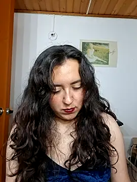 Snapshot of Emi_chik chatting on 07-15-26, 06:40 Emi chik online show from 07-15-26, 06:40