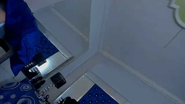 Eyleen Santos online show from 11-30-25, 07:40