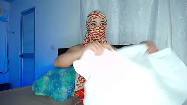 Snapshot of Sweet_hot_mia chatting on 02-11-26, 02:00 Sweet hot mia online show from 02-11-26, 02:00