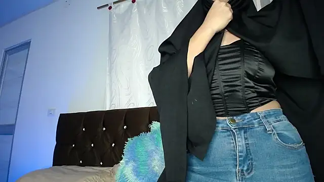 Snapshot of Sweet_hot_mia chatting on 02-25-26, 01:43 Sweet hot mia online show from 02-25-26, 01:43