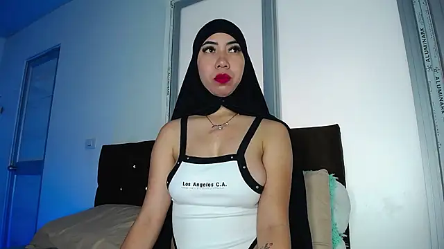 Snapshot of Sweet_hot_mia chatting on 02-27-26, 02:39 Sweet hot mia online show from 02-27-26, 02:39