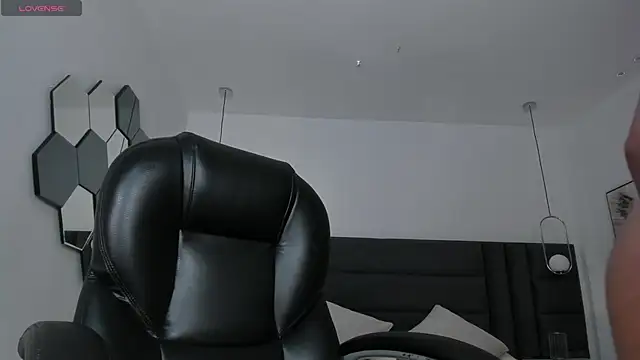 KatieNolan 1 online show from 12-04-25, 06:27