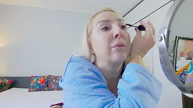 Snapshot of MariaRichi_ chatting on 02-16-25, 08:21 MariaRichi  online show from 02-16-25, 08:21