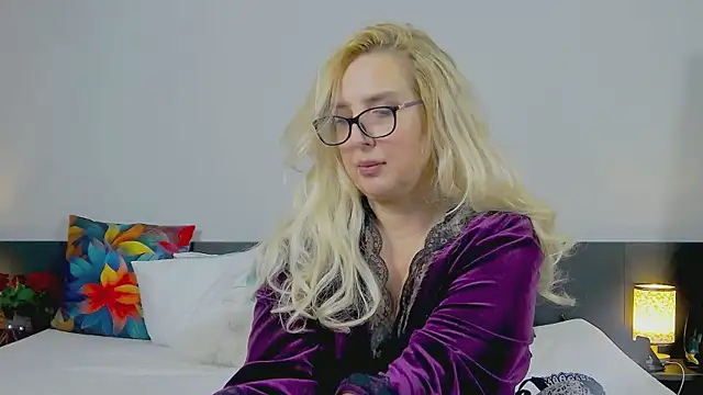 Snapshot of MariaRichi_ chatting on 02-27-25, 04:10 MariaRichi  online show from 02-27-25, 04:10