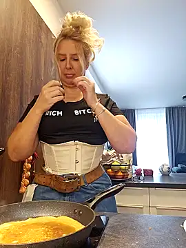 Snapshot of MariaRichi_ chatting on 03-01-25, 09:51 MariaRichi  online show from 03-01-25, 09:51