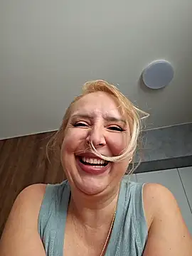 Snapshot of MariaRichi_ chatting on 03-06-25, 10:52 MariaRichi  online show from 03-06-25, 10:52