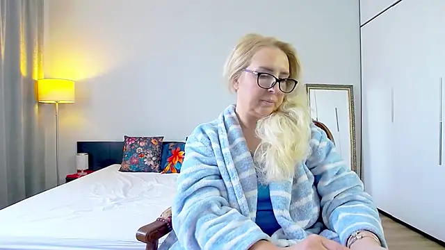 Snapshot of MariaRichi_ chatting on 03-07-25, 09:18 MariaRichi  online show from 03-07-25, 09:18