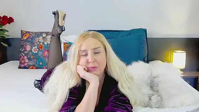 Snapshot of MariaRichi_ chatting on 03-13-25, 12:13 MariaRichi  online show from 03-13-25, 12:13