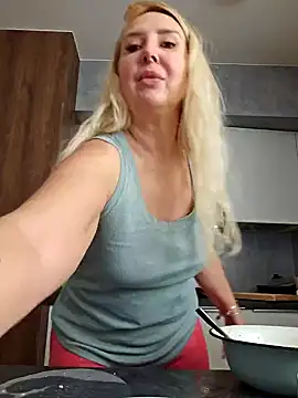 Snapshot of MariaRichi_ chatting on 03-19-25, 10:44 MariaRichi  online show from 03-19-25, 10:44