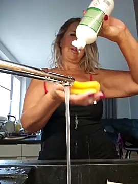 Snapshot of MariaRichi_ chatting on 10-12-25, 07:40 MariaRichi  online show from 10-12-25, 07:40