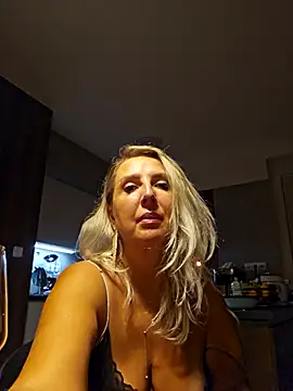 Snapshot of MariaRichi_ chatting on 10-13-25, 07:58 MariaRichi  online show from 10-13-25, 07:58