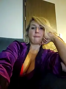 Snapshot of MariaRichi_ chatting on 10-19-25, 07:14 MariaRichi  online show from 10-19-25, 07:14