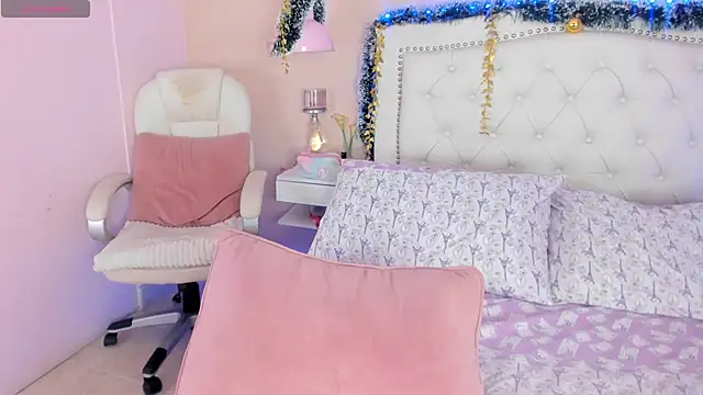 Ashley Evans18 online show from 12-20-24, 03:42