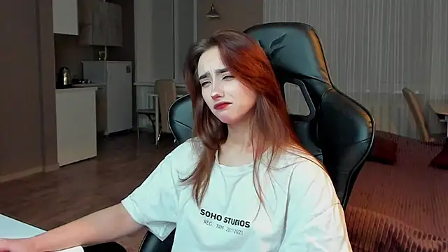 Snapshot of SilverDream chatting on 02-24-25, 10:47 SilverDream online show from 02-24-25, 10:47