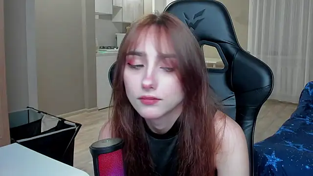 Snapshot of SilverDream chatting on 09-27-25, 07:30 SilverDream online show from 09-27-25, 07:30