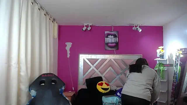 Snapshot of Naiara_Sex_ chatting on 12-27-24, 12:56 Naiara Sex  online show from 12-27-24, 12:56