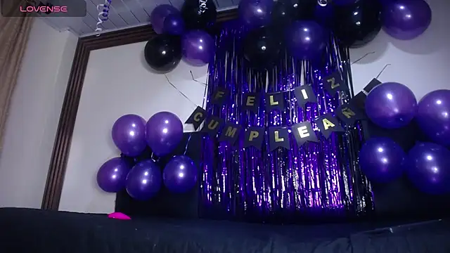 Snapshot of AnnieScott_ chatting on 11-18-25, 07:40 AnnieScott online show from 11-18-25, 07:40