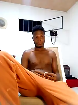 Snapshot of DalianHR33 chatting on 12-14-24, 03:40 DalianHR33 online show from 12-14-24, 03:40