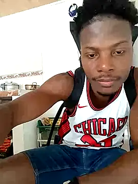 Snapshot of DalianHR33 chatting on 12-17-25, 01:00 DalianHR33 online show from 12-17-25, 01:00