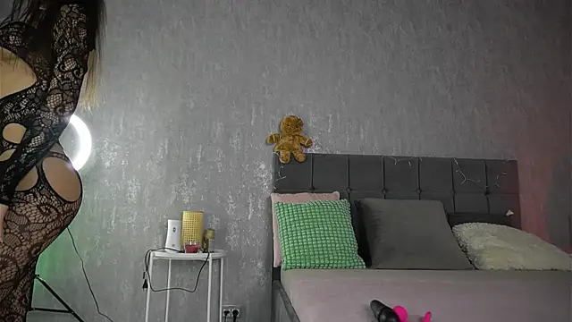 KatelynSparks online show from 12-15-25, 07:01