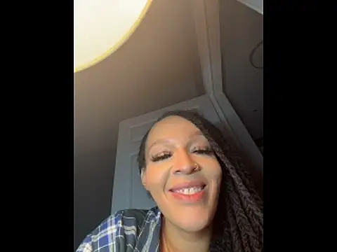 hotyella online show from 12-14-25, 07:47