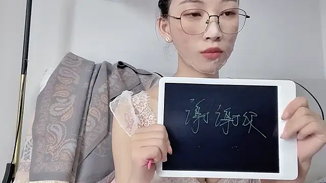 Snapshot of Lili-2 chatting on 05-16-26, 05:37 Lili-2 online show from 05-16-26, 05:37