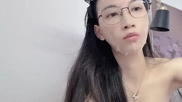 Snapshot of Lili-2 chatting on 05-19-26, 06:31 Lili-2 online show from 05-19-26, 06:31