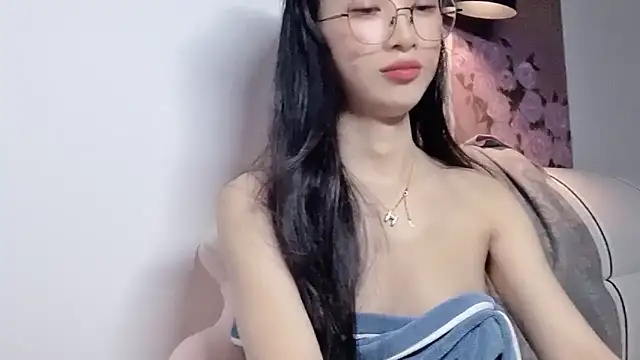 Snapshot of Lili-2 chatting on 05-19-26, 06:36 Lili-2 online show from 05-19-26, 06:36