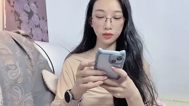 Snapshot of Lili-2 chatting on 05-26-26, 01:29 Lili-2 online show from 05-26-26, 01:29