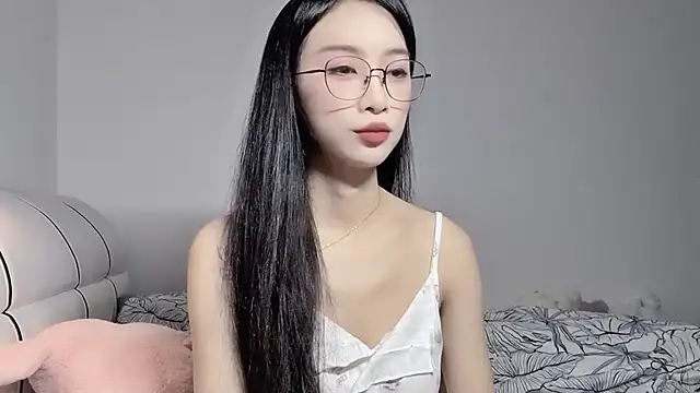 Snapshot of Lili-2 chatting on 06-06-26, 05:06 Lili-2 online show from 06-06-26, 05:06