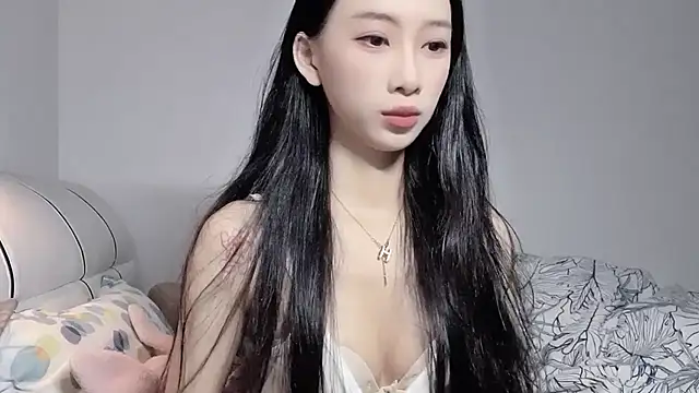 Snapshot of Lili-2 chatting on 06-08-26, 11:54 Lili-2 online show from 06-08-26, 11:54