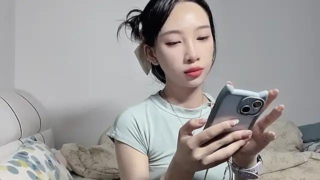 Snapshot of Lili-2 chatting on 06-30-26, 03:57 Lili-2 online show from 06-30-26, 03:57