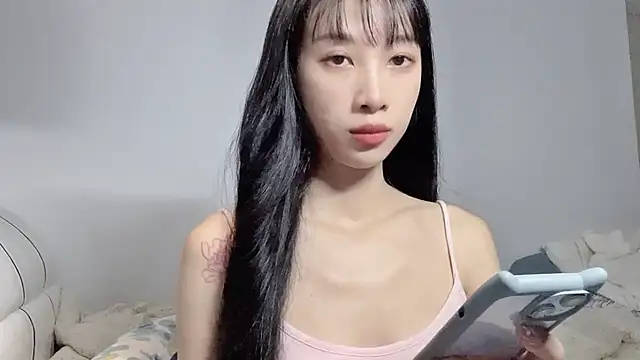 Snapshot of Lili-2 chatting on 07-04-26, 04:46 Lili-2 online show from 07-04-26, 04:46