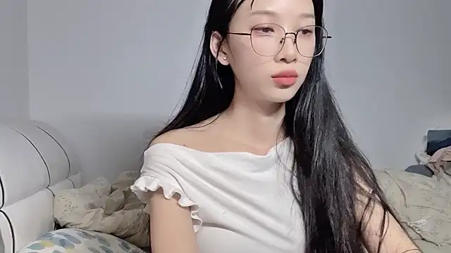 Snapshot of Lili-2 chatting on 07-08-26, 02:21 Lili-2 online show from 07-08-26, 02:21