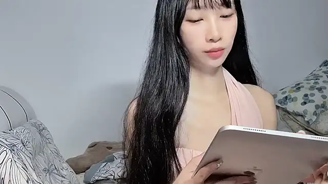 Snapshot of Lili-2 chatting on 07-18-26, 01:37 Lili-2 online show from 07-18-26, 01:37