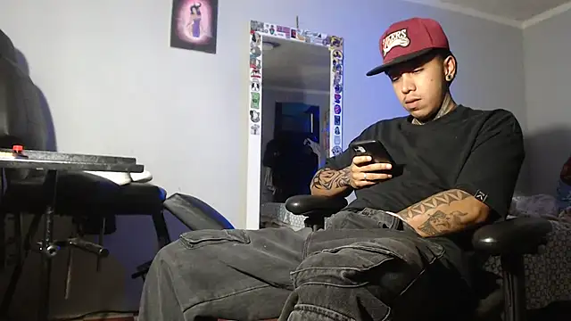 Snapshot of Nickhot0609 chatting on 01-08-25, 01:21 Nickhot0609 online show from 01-08-25, 01:21