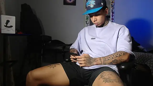 Snapshot of Nickhot0609 chatting on 01-21-25, 11:02 Nickhot0609 online show from 01-21-25, 11:02