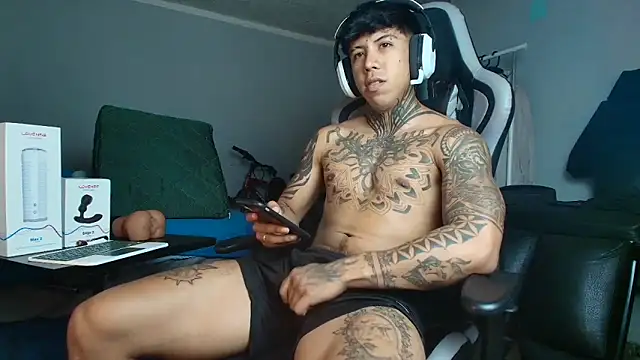 Snapshot of Nickhot0609 chatting on 09-15-25, 08:20 Nickhot0609 online show from 09-15-25, 08:20