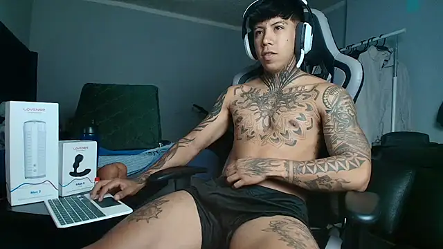 Snapshot of Nickhot0609 chatting on 09-16-25, 11:33 Nickhot0609 online show from 09-16-25, 11:33