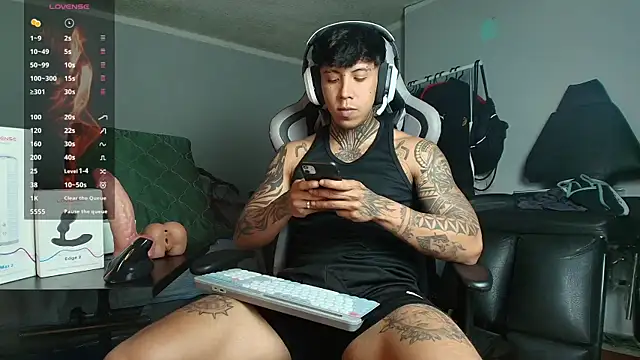 Snapshot of Nickhot0609 chatting on 09-22-25, 11:40 Nickhot0609 online show from 09-22-25, 11:40