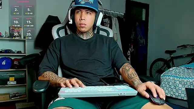 Snapshot of Nickhot0609 chatting on 10-09-25, 04:27 Nickhot0609 online show from 10-09-25, 04:27