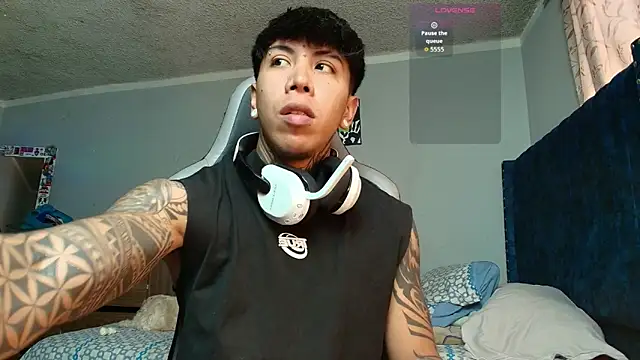 Snapshot of Nickhot0609 chatting on 10-13-25, 05:24 Nickhot0609 online show from 10-13-25, 05:24