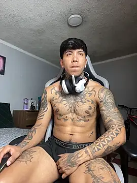 Snapshot of Nickhot0609 chatting on 10-18-25, 06:52 Nickhot0609 online show from 10-18-25, 06:52