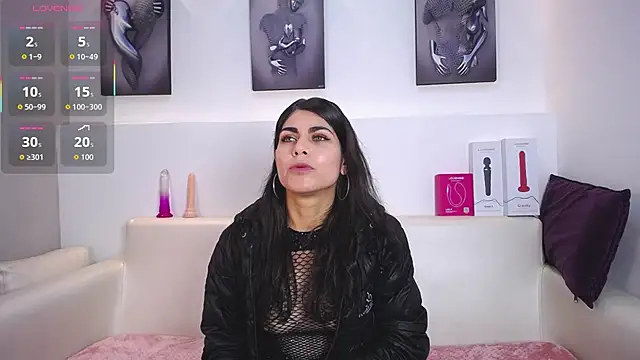 Melodi Roux online show from 11-19-25, 05:40