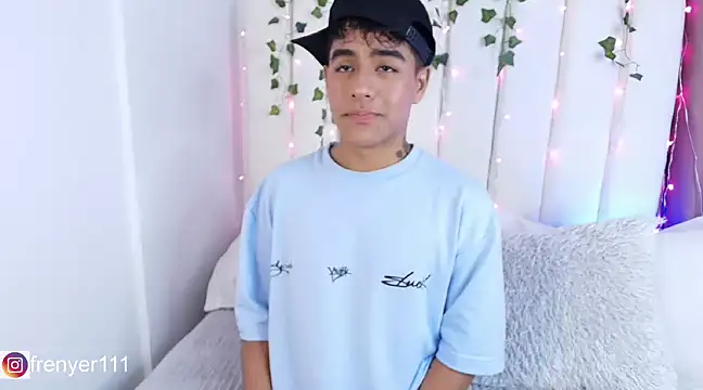 Snapshot of kiing_azahell chatting on 01-05-25, 03:22 kiing azahell online show from 01-05-25, 03:22