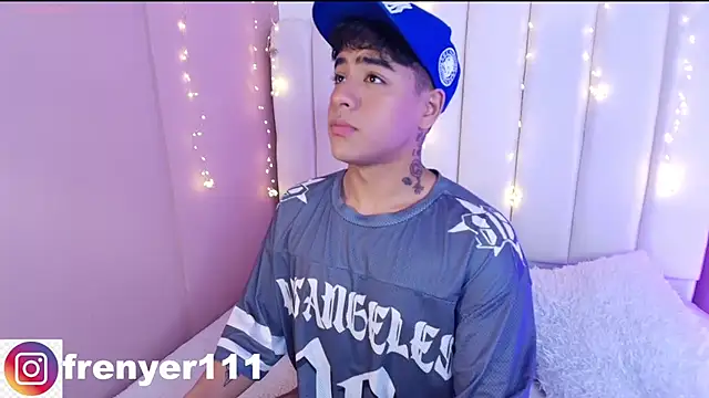 Snapshot of kiing_azahell chatting on 03-13-25, 10:21 kiing azahell online show from 03-13-25, 10:21