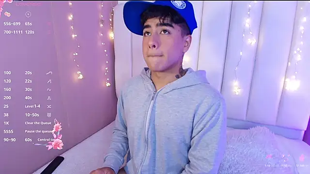 Snapshot of kiing_azahell chatting on 03-15-25, 05:19 kiing azahell online show from 03-15-25, 05:19